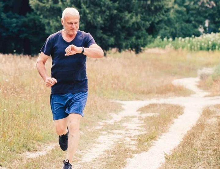 La actividad física regular podría proteger el cerebro frente a la acumulación de beta amiloide.