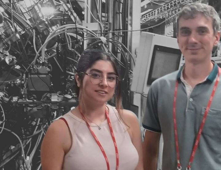 El investigador Daniel Commandeur con Mahsa Masoudi, otra de las autoras del estudio.