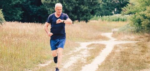 La actividad física regular podría proteger el cerebro frente a la acumulación de beta amiloide.
