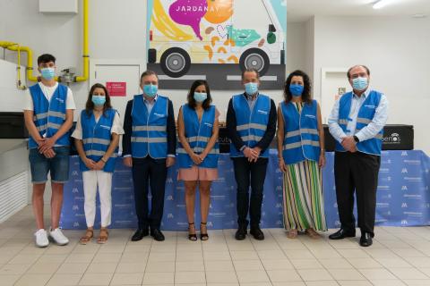 Directivos de ABANCA junto a responsables del programa 'Cubertos'.