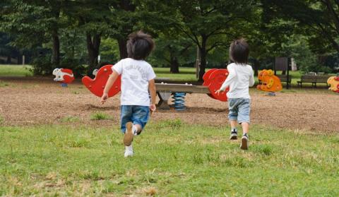La calidad del aire interior y el acceso a espacios naturales, claves para la salud de los más pequeños.