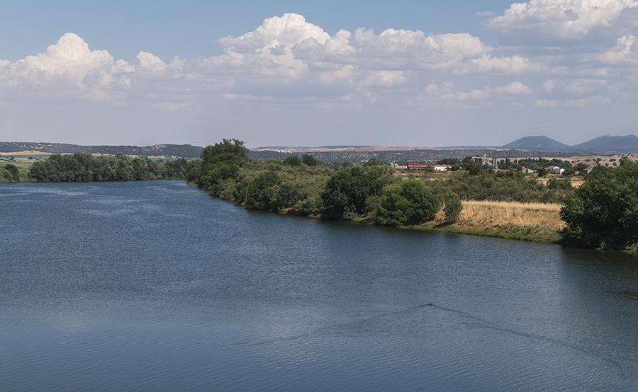El río Tajo a su paso por El Puente del Arzobispo, en Toledo. El río Tajo a su paso por El Puente del Arzobispo, en Toledo.