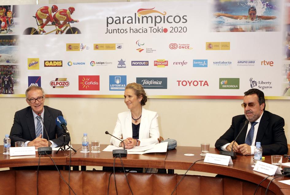 La Infanta Elena junto al ministro José Guirao (a su derecha) y al presidente del CPE, Miguel Carballeda.