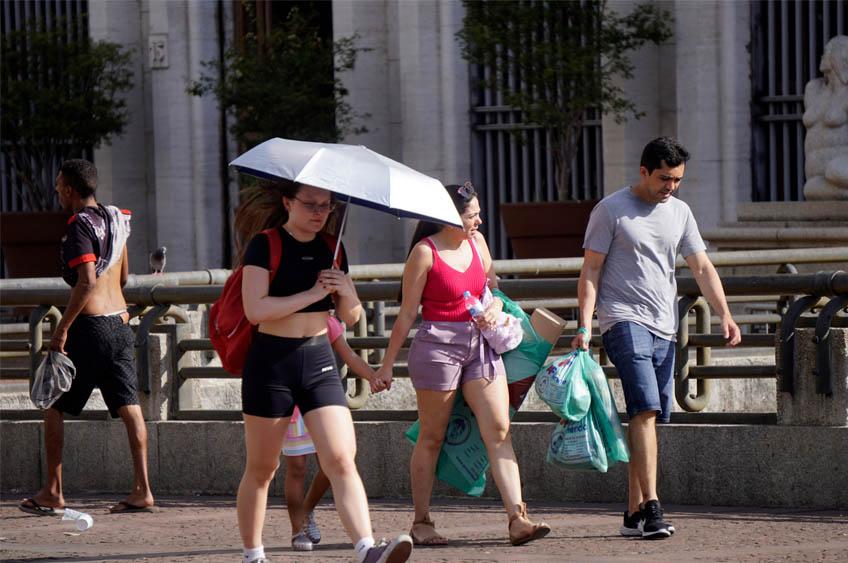 Mujeres y mayores de 80 años, personas más vulnerables a las altas temperaturas. Mujeres y mayores de 80 años, personas más vulnerables a las altas temperaturas.