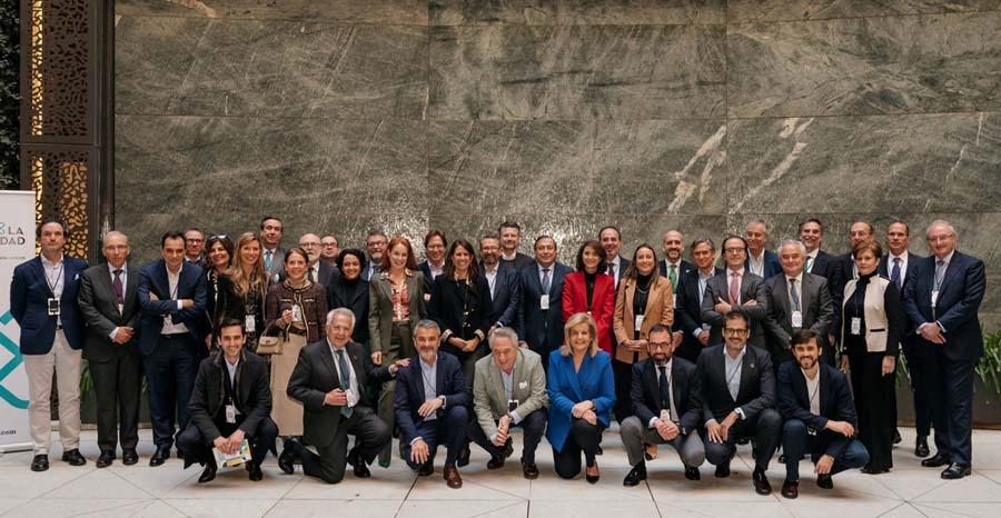 La Alianza busca unir a CEO en torno a una visión común e innovadora de diversidad, equidad e inclusión. La Alianza busca unir a CEO en torno a una visión común e innovadora de diversidad, equidad e inclusión.