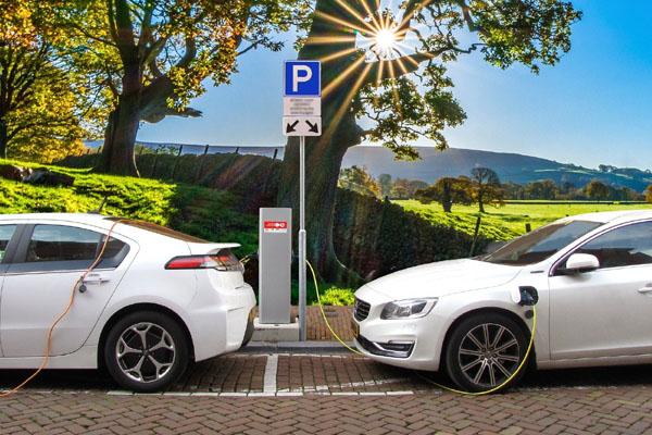 El objetivo es desarrollar el ecosistema para la fabricación integral de vehículos eléctricos y conectados en España