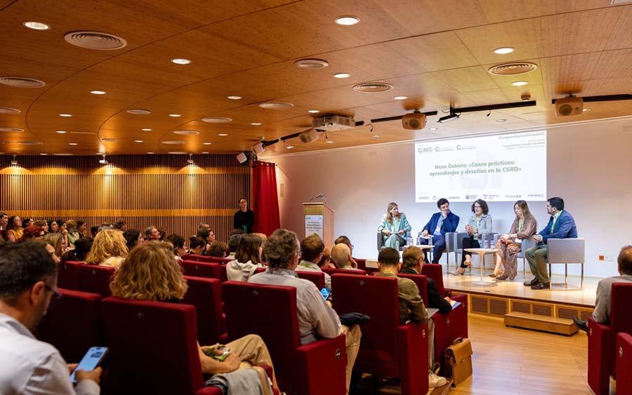 El encuentro reunió a cerca de un centenar de las voces más relevantes del ecosistema empresarial español. El encuentro reunió a cerca de un centenar de las voces más relevantes del ecosistema empresarial español.