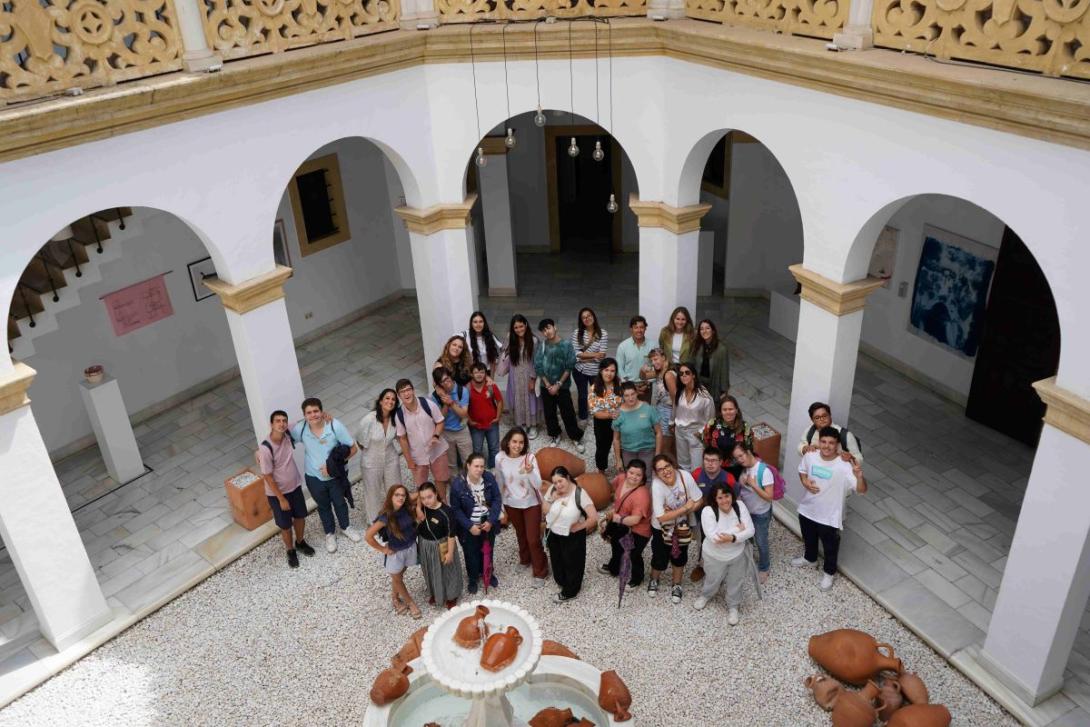 23 usuarios del proyecto Distra de la Fundación Valentín de Madariaga participaron en el taller divulgativo. 23 usuarios del proyecto Distra de la Fundación Valentín de Madariaga participaron en el taller divulgativo.